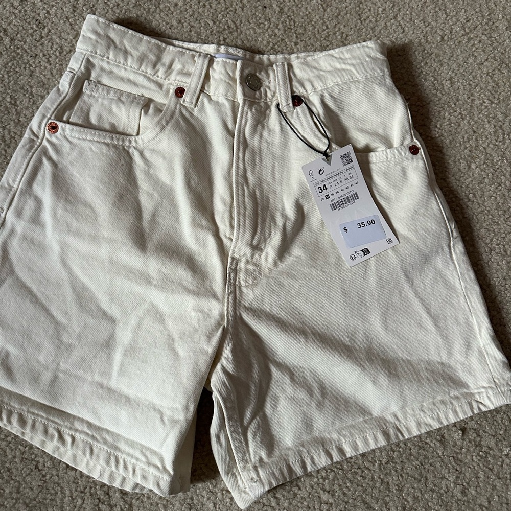 Zara mom jean shorts. Brand new, never worn.